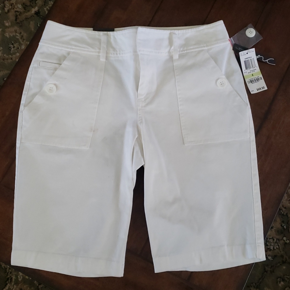 NWT Inc regular fit short